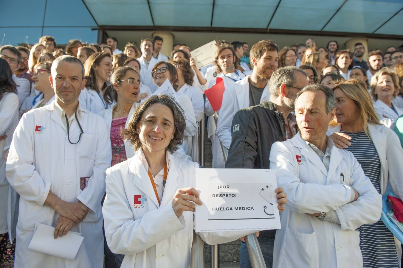 Fotos: Masivo seguimiento de la huelga de médicos en Cantabria