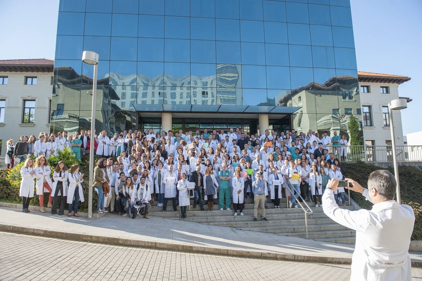 Fotos: Masivo seguimiento de la huelga de médicos en Cantabria