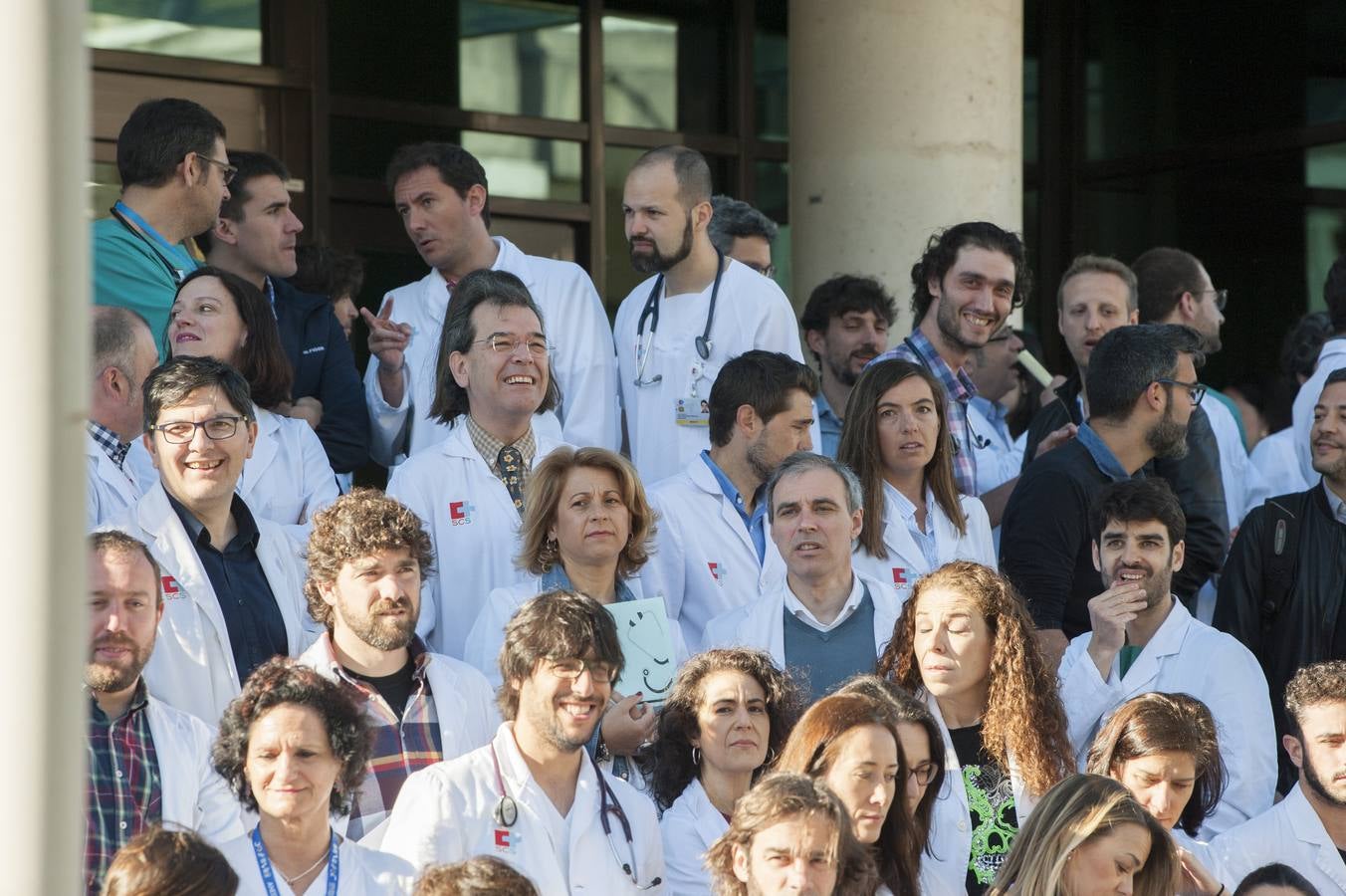 Fotos: Masivo seguimiento de la huelga de médicos en Cantabria