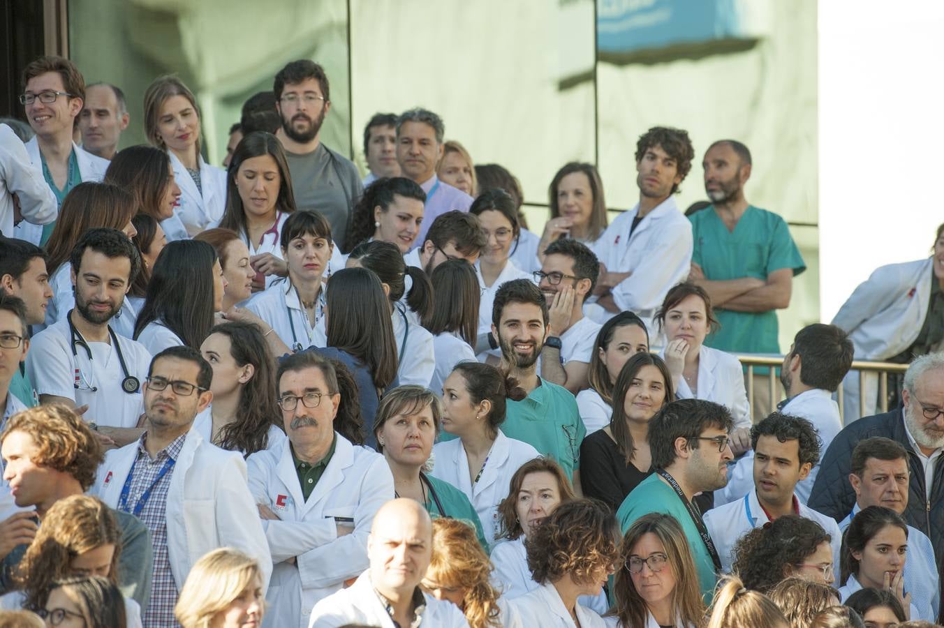 Fotos: Masivo seguimiento de la huelga de médicos en Cantabria