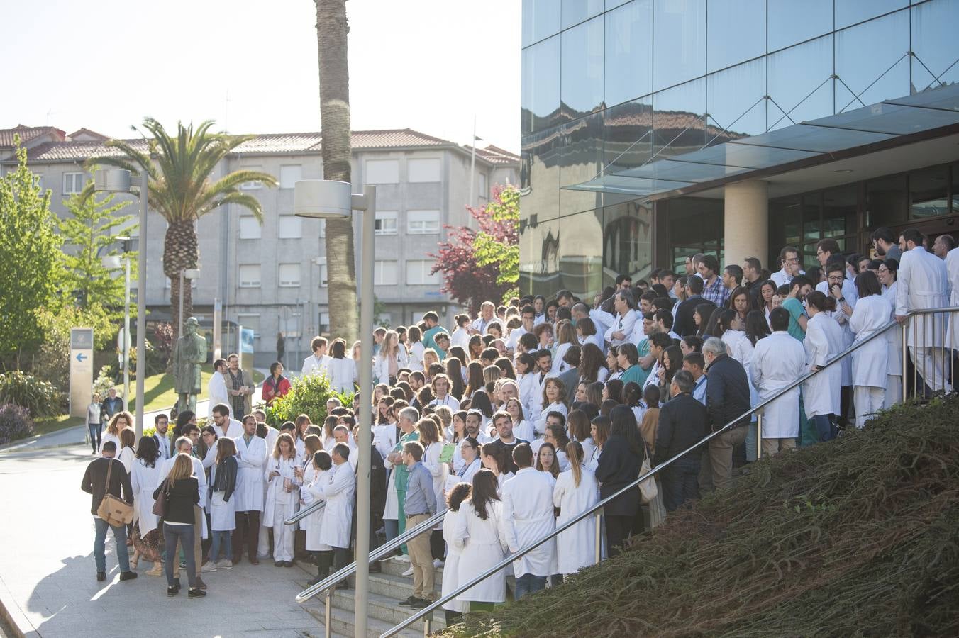 Fotos: Masivo seguimiento de la huelga de médicos en Cantabria