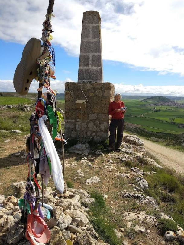 En una de sus casi diarias travesías por la montaña.