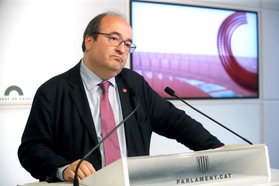 El lÍder del PSC, Miquel Iceta, durante la rueda de prensa que ha ofrecido tras el pleno del Parlamento de Cataluña.