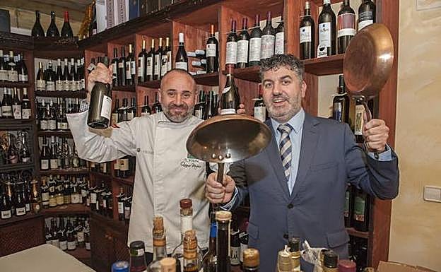 Quique Muñoz y Rafael Prieto de estaurante El Serbal. 