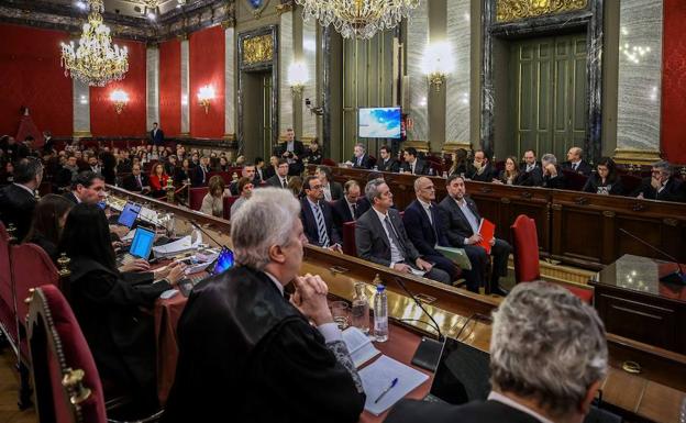 Sesión del juicio del 'procés', con todos los acusados en el centro.