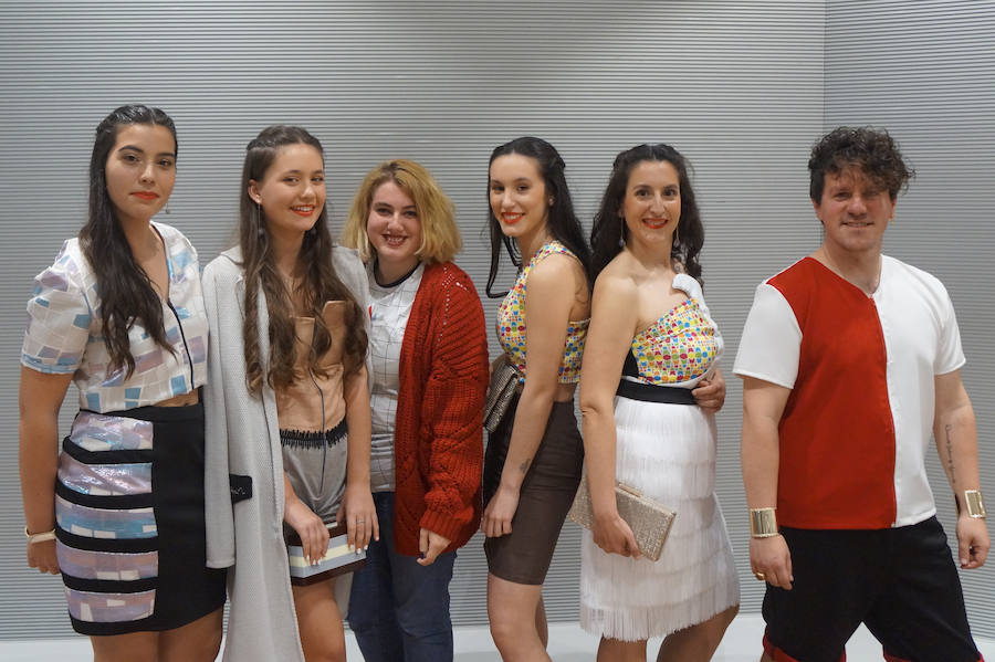 La diseñadora castreña, estudiante de Grado de Diseño de Moda, es la protagonista de la exposición 'Maresía' que se puede visitar en el Centro Cultural La Residencia de Castro hasta el 2 de junio