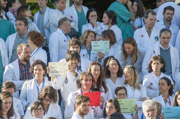 Los médicos han protagonizado paros parciales durante esta semana. :: maría gil