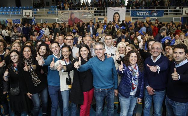 Imagen principal - Gema Igual reconoce que el resultado va a ser apretado y llama a aglutinar el voto en Santander