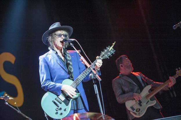  The Waterboys actuó en la campa de La Magdalena en las fiestas de Santiago.