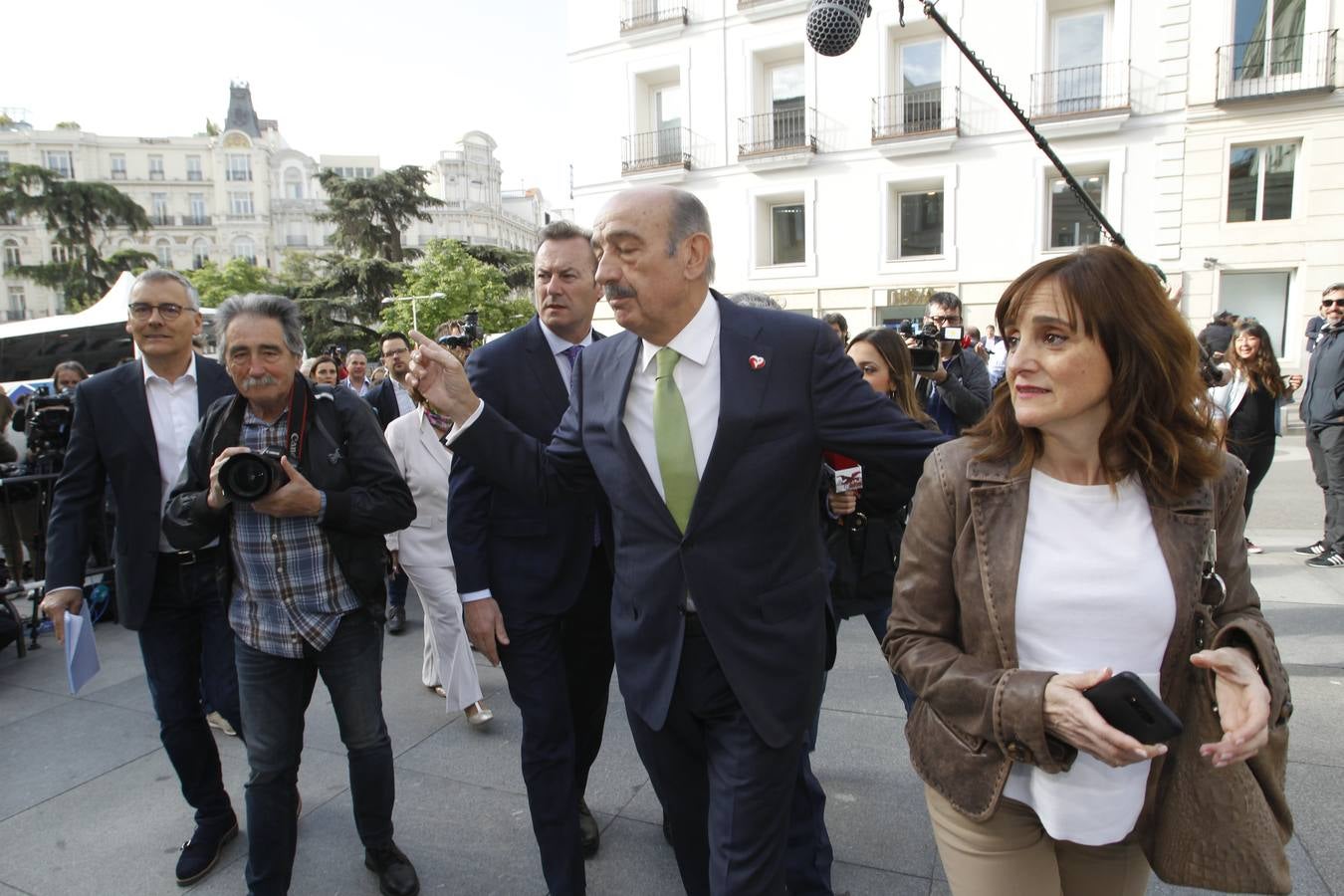 Mazón entrando en el Congreso.