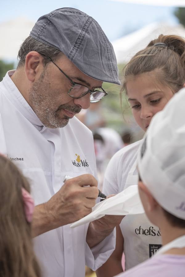 Veintisiete chefs con estrella Michelin cocinan juntos en un evento por la infancia