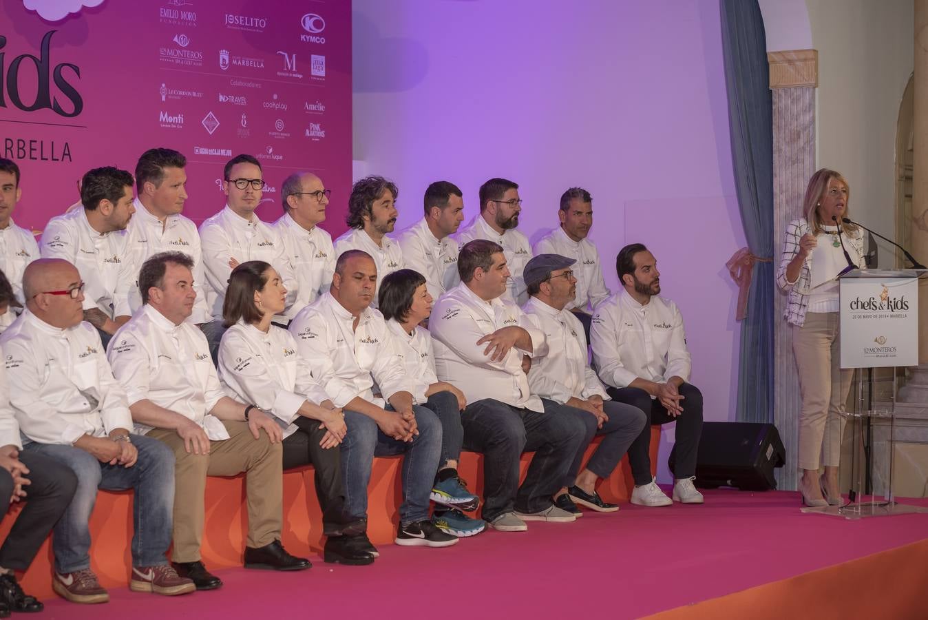 Veintisiete chefs con estrella Michelin cocinan juntos en un evento por la infancia