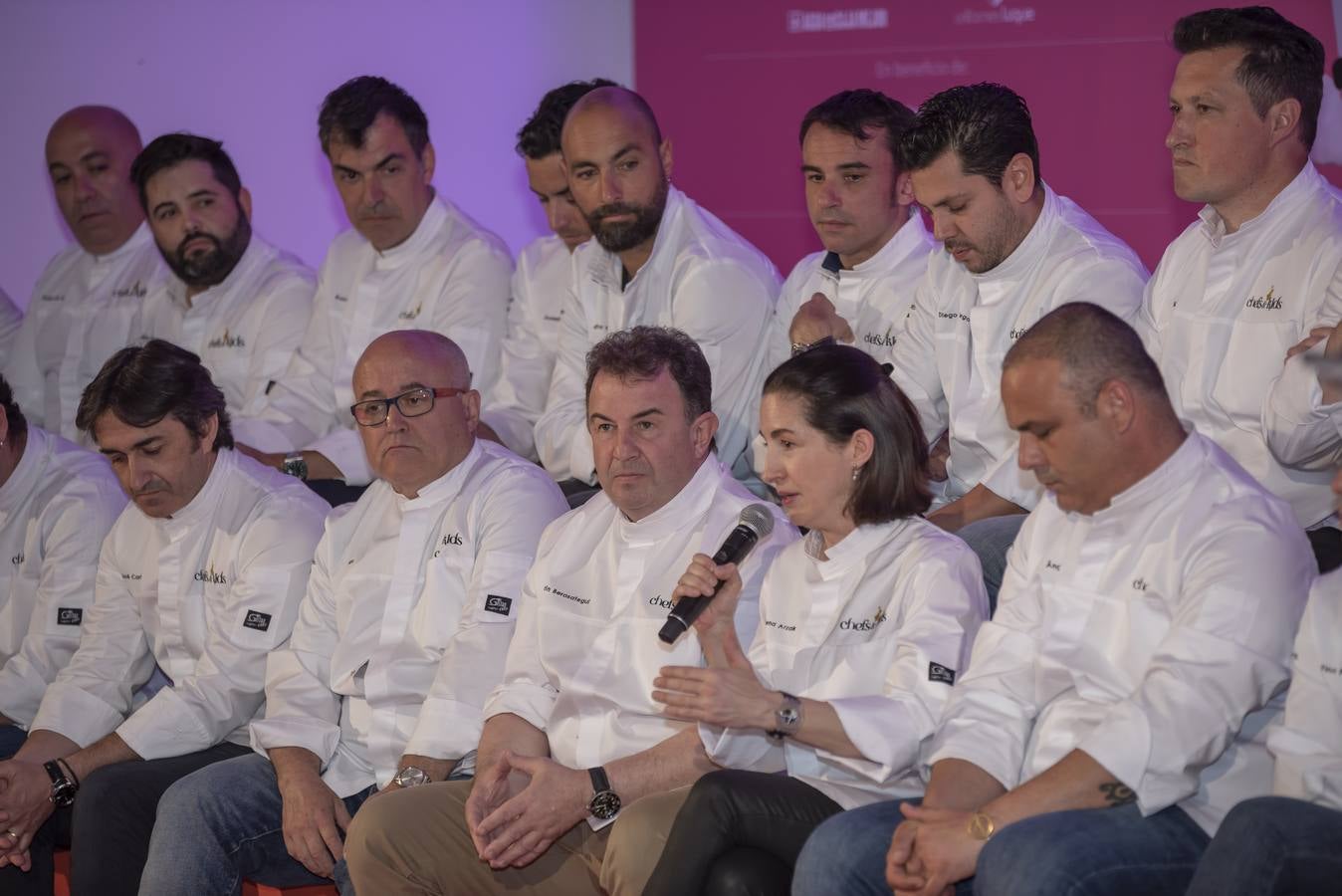 Veintisiete chefs con estrella Michelin cocinan juntos en un evento por la infancia