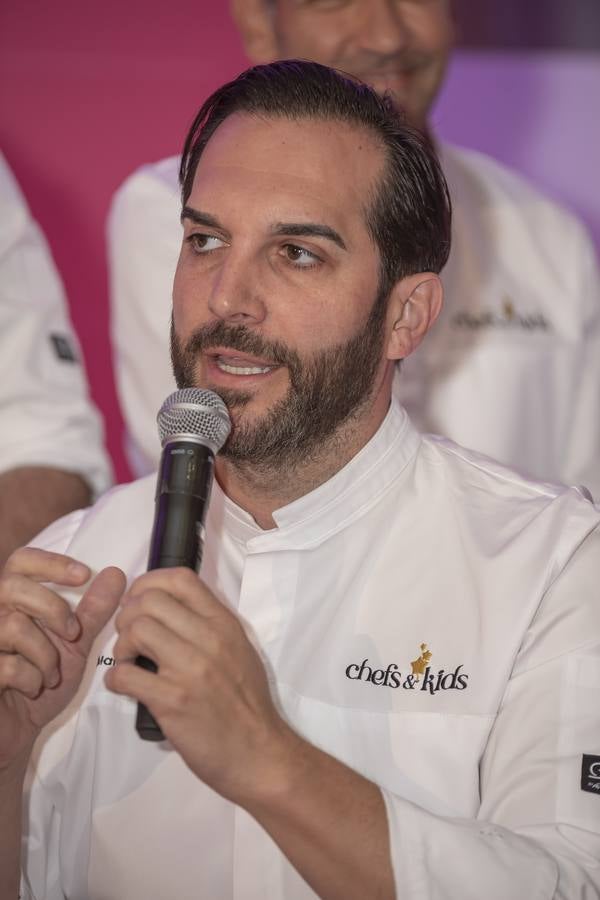 Veintisiete chefs con estrella Michelin cocinan juntos en un evento por la infancia