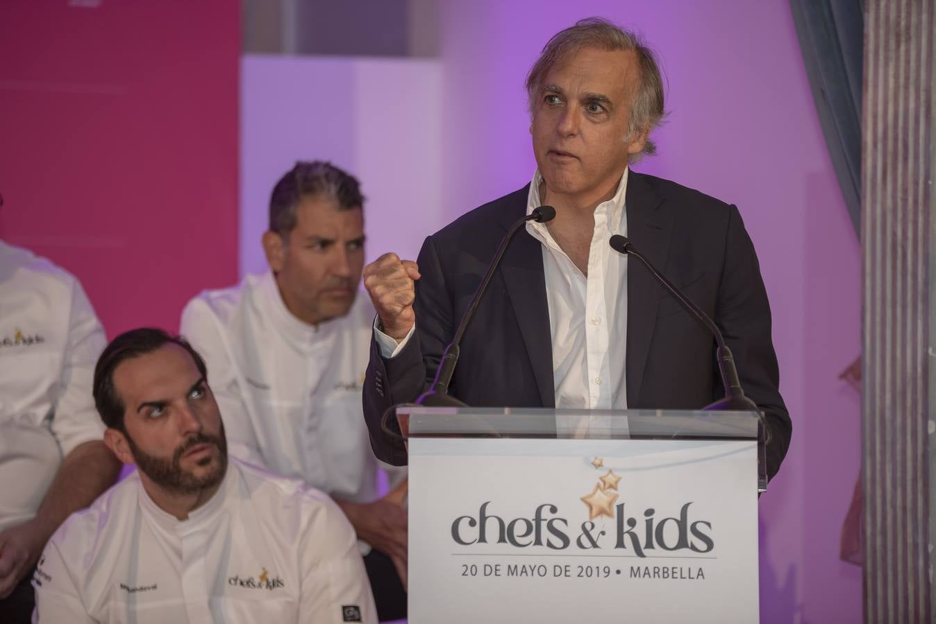 Veintisiete chefs con estrella Michelin cocinan juntos en un evento por la infancia