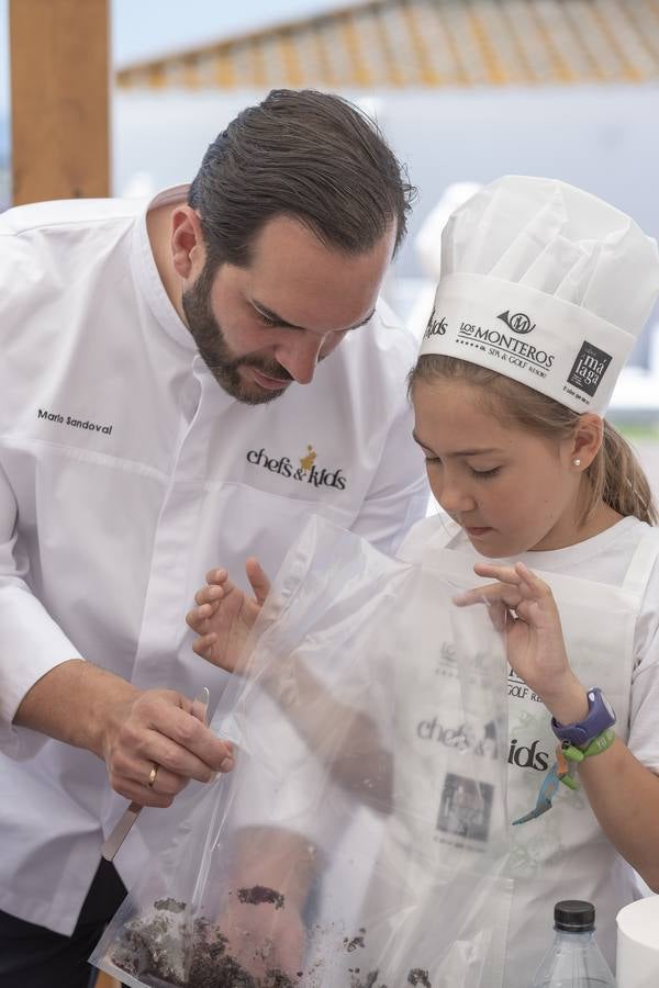 Veintisiete chefs con estrella Michelin cocinan juntos en un evento por la infancia