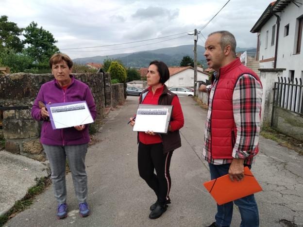 Los vecinos han iniciado una campaña de recogida de firmas en apoyo a los afectados por el corrimiento de tierras. 