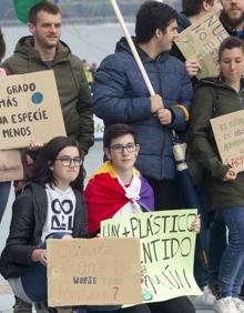 Imagen secundaria 2 - Los jóvenes marchan por el planeta