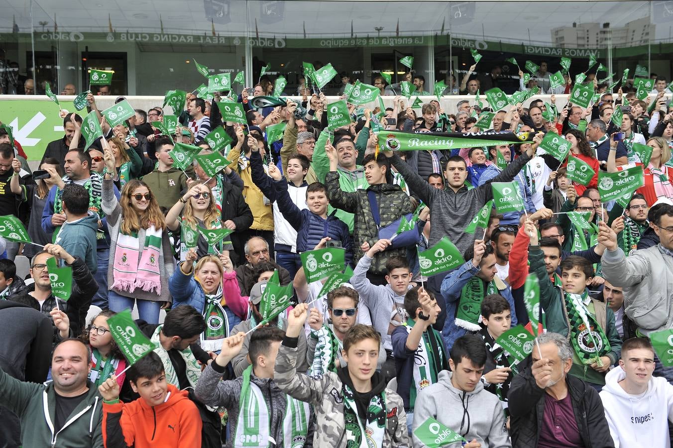 Fotos: El Racing no pasa del empate a cero ante el Baleares