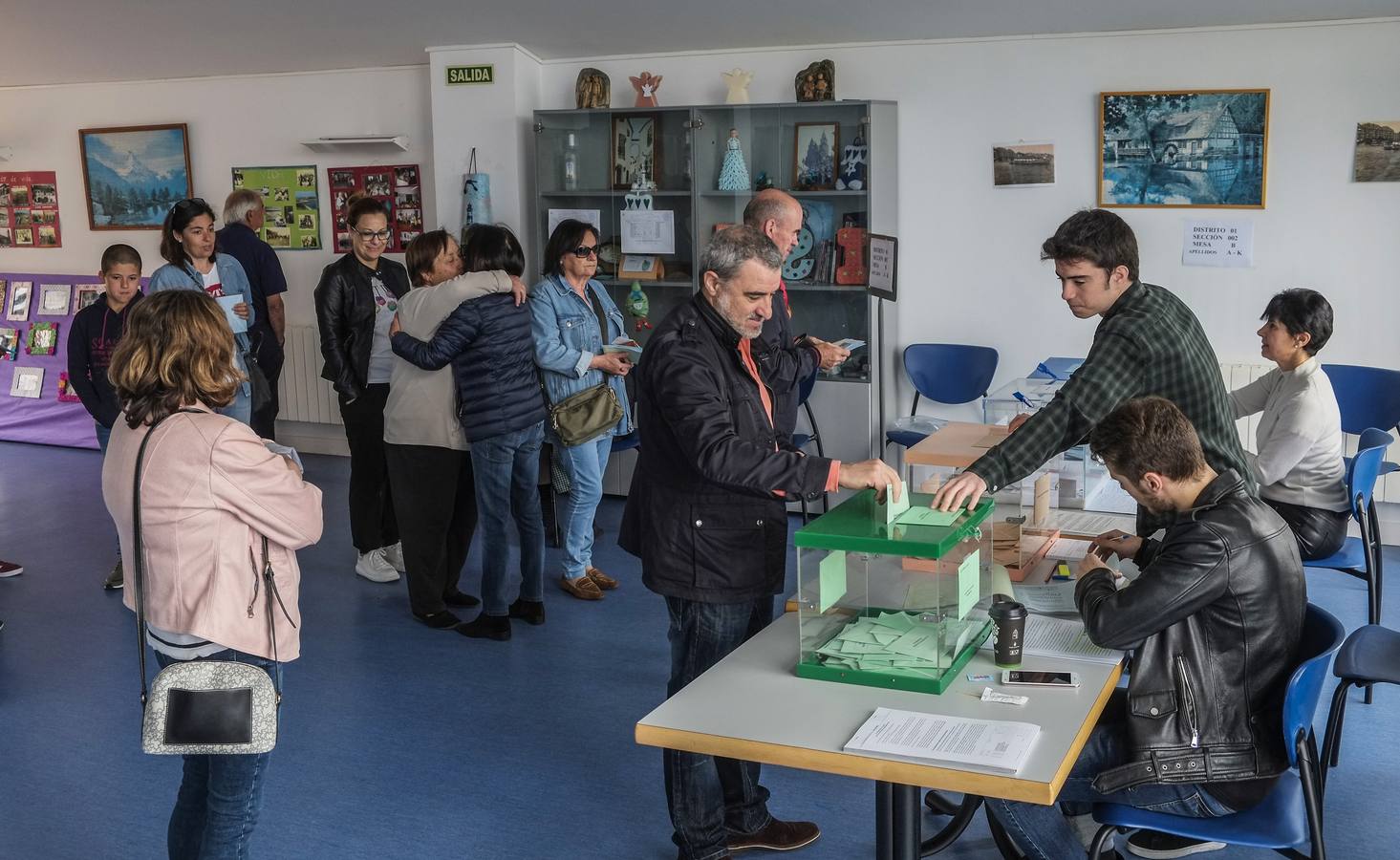 Votaciones en un colegio en Pedreña.