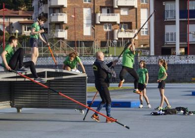 Imagen secundaria 1 - El Club Carbonero Castro, una carrera imparable hacia el éxito