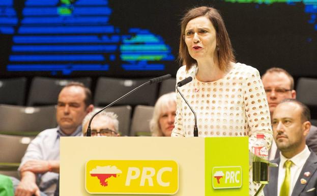 Paula Fernández, en un mitin en la campaña electoral.