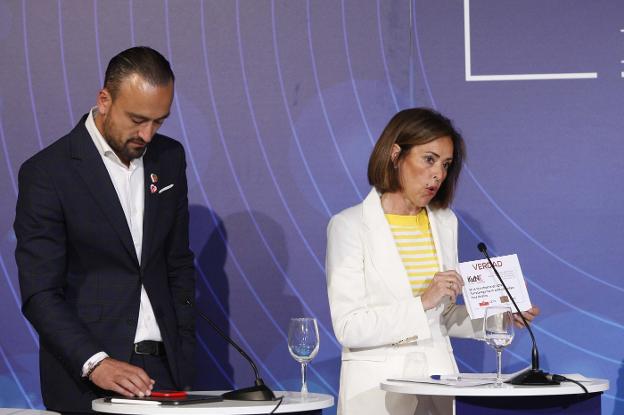 Javier López Estrada y Marta Fernández-Teijeiro, en el reciente debate de El Diario. 