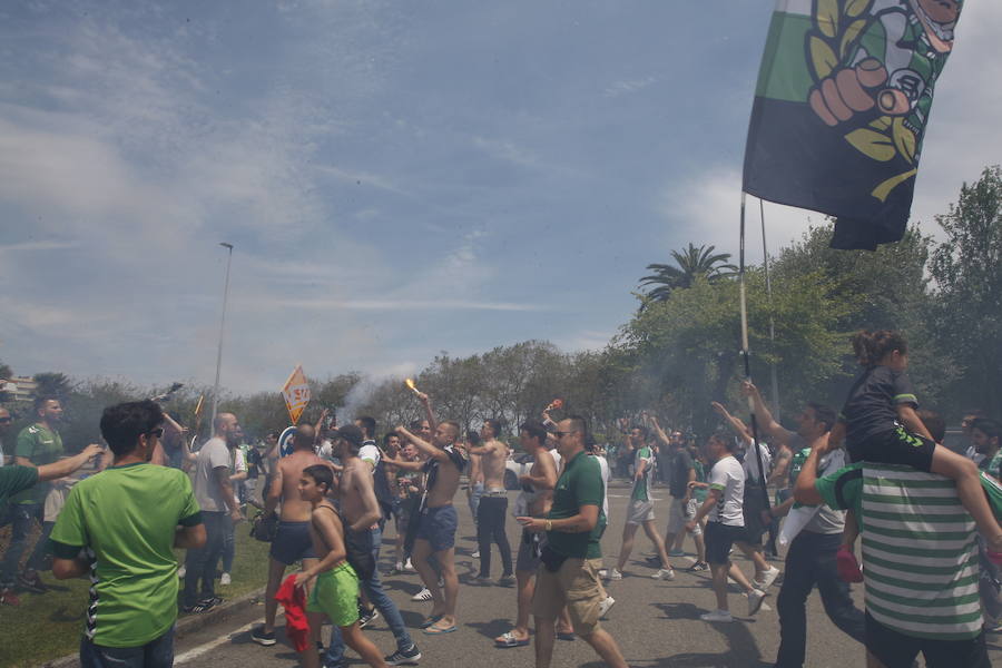 Fotos: Así celebra la afición del Racing el ascenso de su equipo a Segunda División