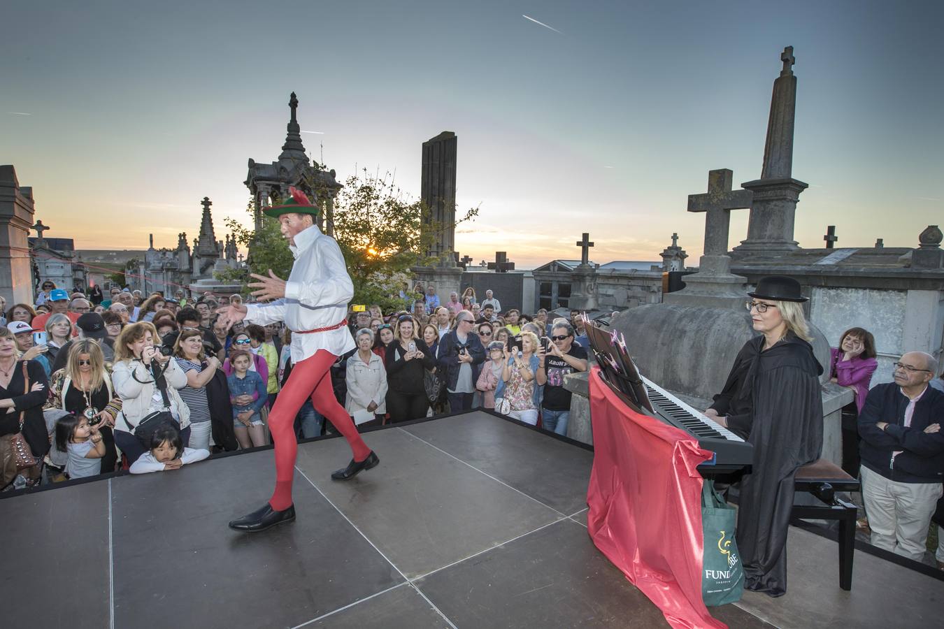 Numeroso público asistió a una convocatoria en la que la danza, la poesía y la música fueron protagonistas.