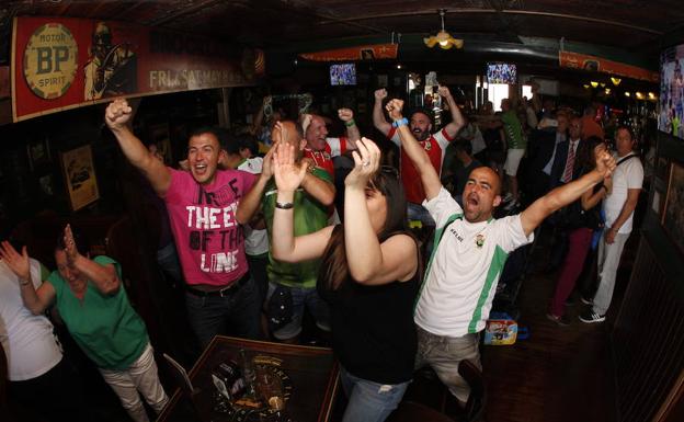 En el Remigio Sport Tavern se desató la felicidad tras el encuentro.