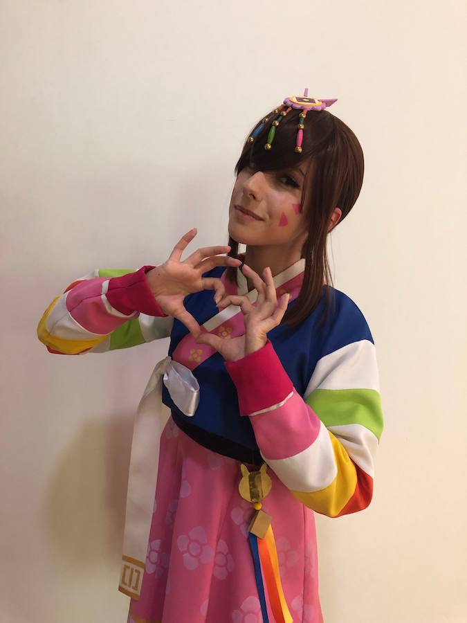 Elena Barahona (@shezcosplay) – Edad 25 años – Santander – Cosplay – D.VA Palanquin del universo 'Overwatch'. 