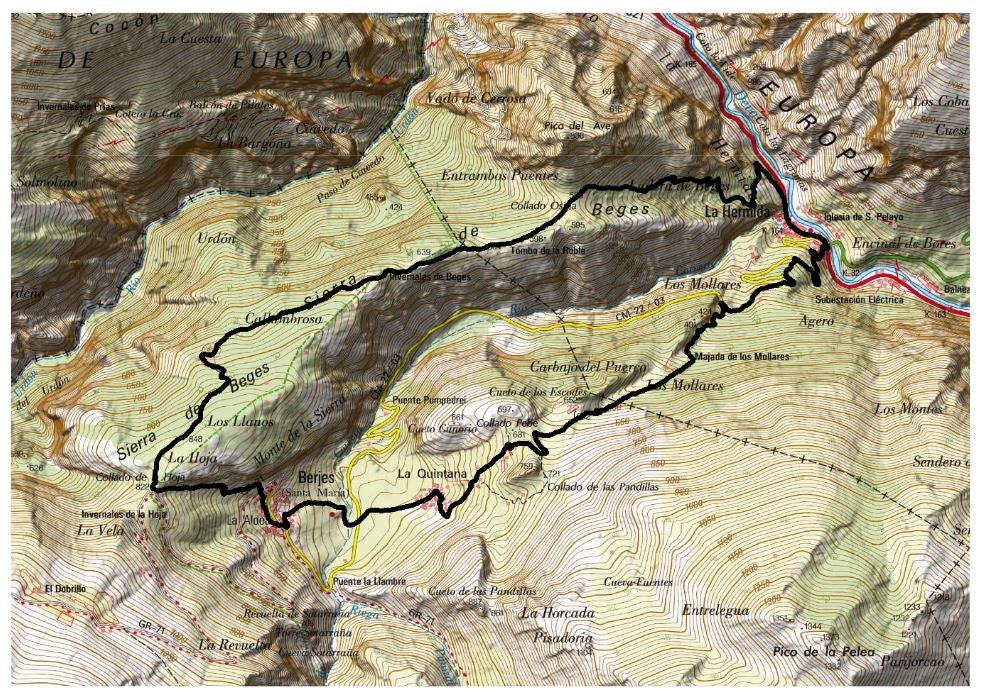 La Sierra de Bejes presenta una singular orografía llena de complicadas y peligrosas canales y verticales, pero su amplia loma permite un sencillo caminar entre viejas cabañas y añosas cajigas