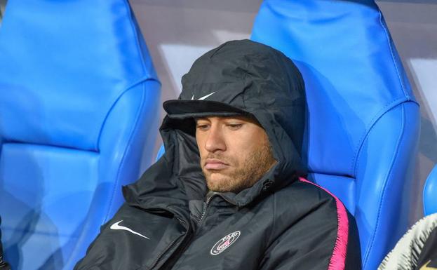 En el banquillo, durante la final de la Copa de Francia que midió al PSG con el Rennes. 