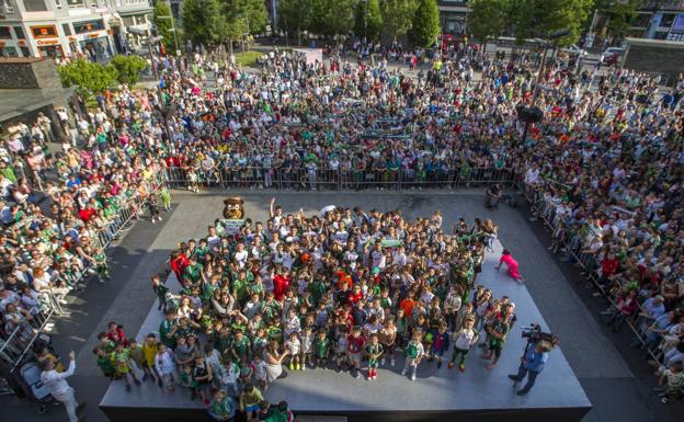 Imagen. Así estaba la Plaza del Ayuntamiento de Santander este lunes a las siete de la tarde.