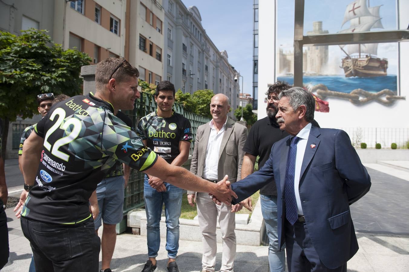 Fotos: Recibimiento de Revilla al CRS-Bathco tras su ascenso a División de Honor