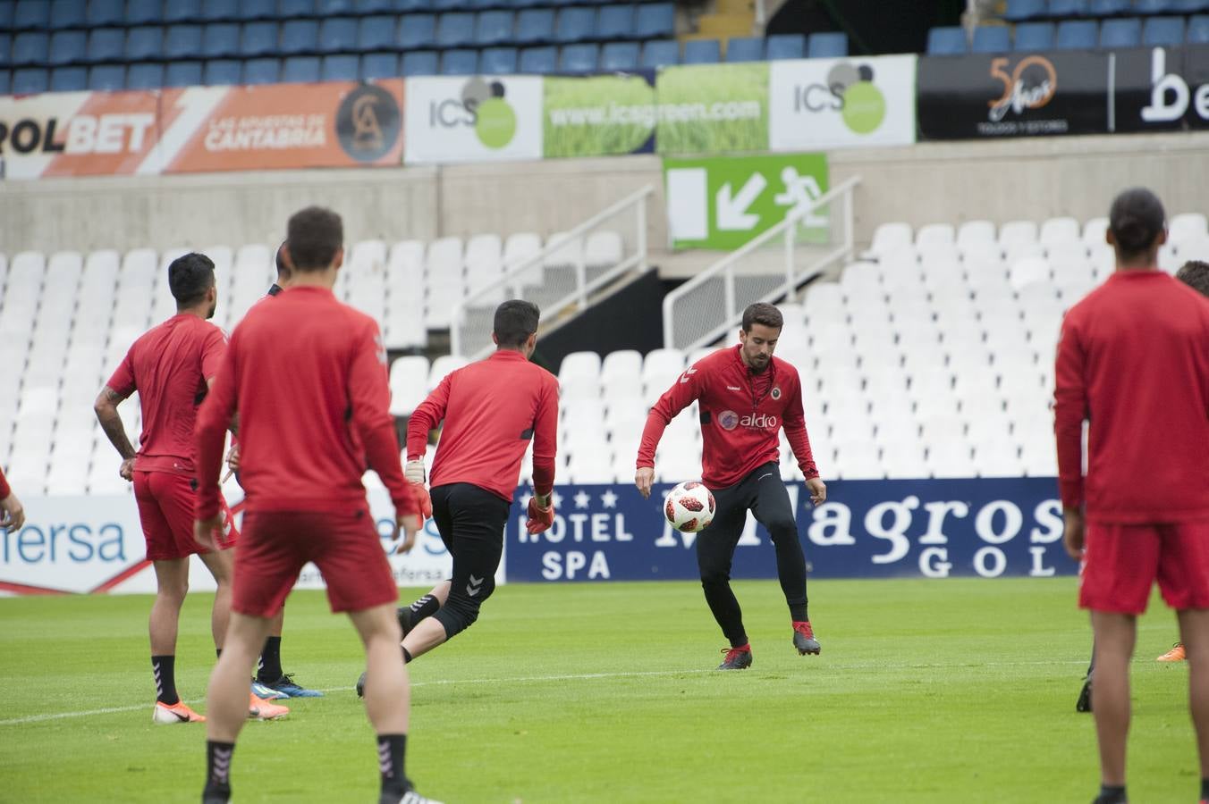 Fotos: Un entrenamiento relajado en los Campos de Sport dell Sardinero