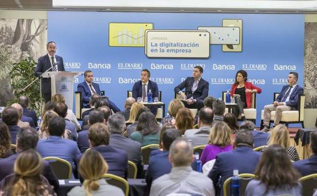 Julio Rodríguez-Archa; José Miguel Prellezo; Andrés Gómez Bueno; Jesús Lastra; Verónica Román; y Jaime Rodríguez, ayer en el Hotel Sardinero 