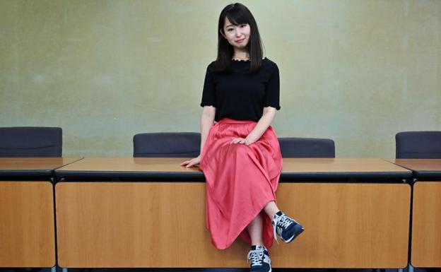 Yumi Ishikawa, líder y fundadora del movimiento KuToo posa tras dar una conferencia de prensa en Tokio (Charly Triballeau.