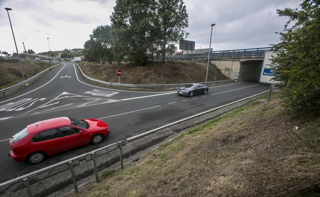 Vial por el que el kamikaze se incoporó a la autovía, que corresponde a los que abandonan la A-67 procedentes de Torrelavega. 