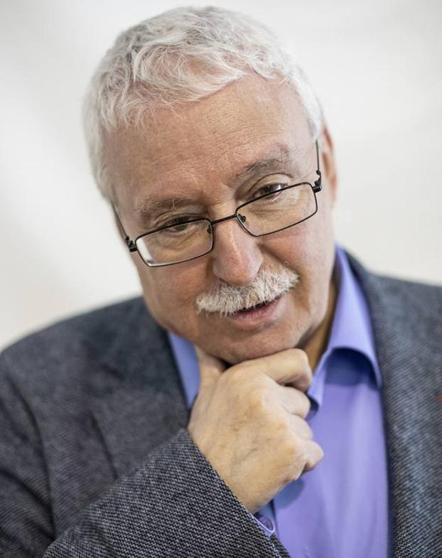 Joaquín Leguina ha escrito su singular viaje sentimental por la niñez y la juventud. 