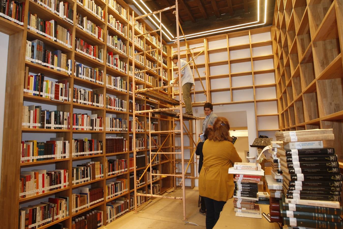 Fondos de la biblioteca de Pancho Pérez González, hasta ahora en la Fundación Barcenillas (Ruente), se ubican en Santillana.