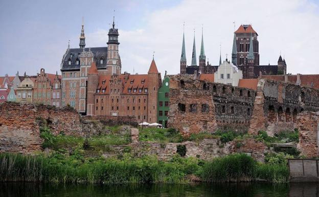 Vistas del paseo de 'Krantor', en el puerto de Gdansk, en Polonia. 