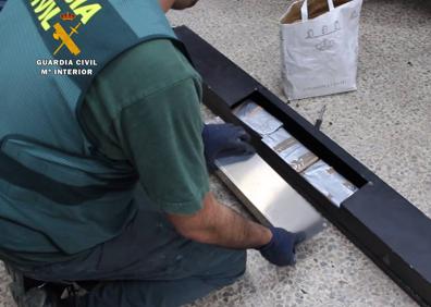 Imagen secundaria 1 - La Guardia Civil desarticula una organización dedicada al tráfico de droga con destino Cantabria, Francia e Italia