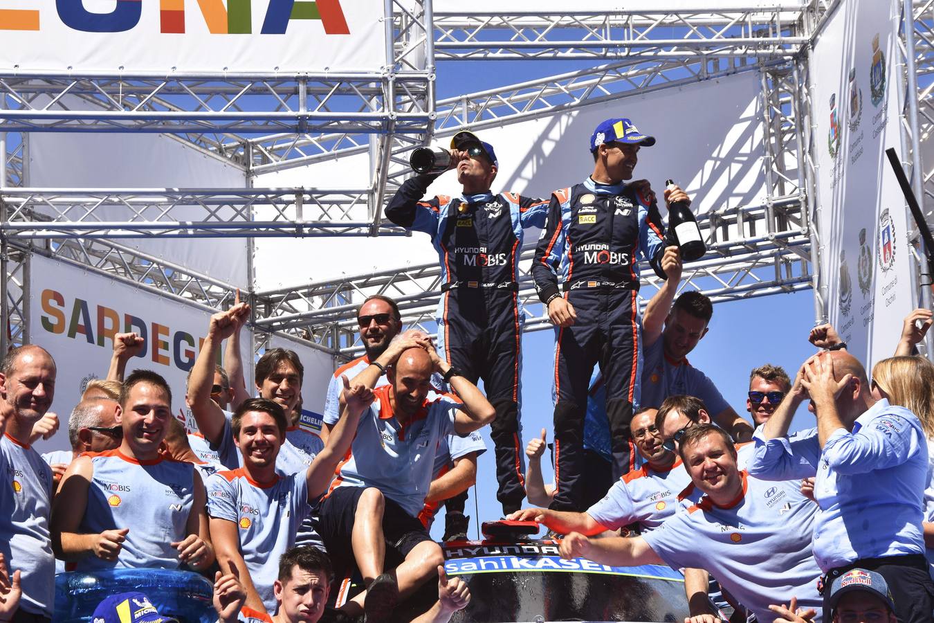 El español Dani Sordo (Hyundai) conquistó este domingo el Rally de Cerdeña luego de aprovechar un problema mecánico del estonio Ott Tänak (Toyota) en la última especial