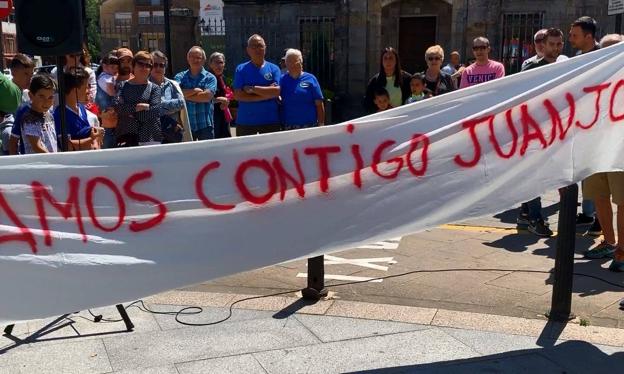 Concentración de apoyo a Juanjo Cobo en Cabezón de la Sal
