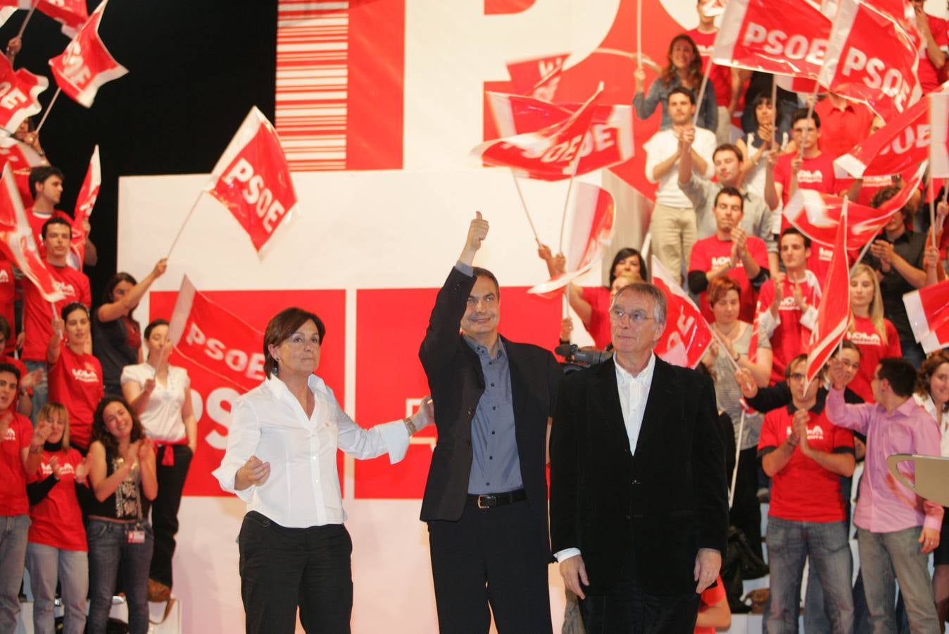 Año 2007. En un acto socialista celebrado en Santander, junto a José Luis Rodríguez Zapatero.