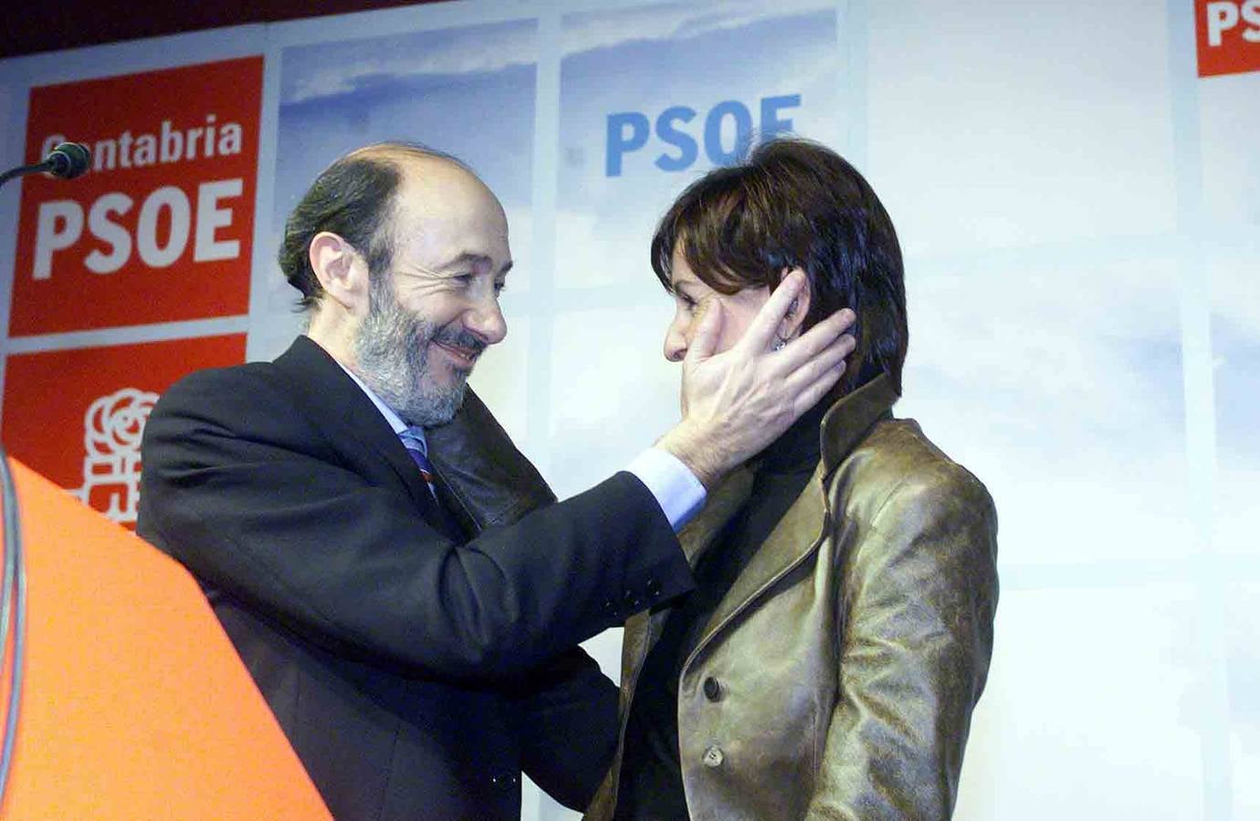 Año 2004. Junto al recientemente fallecido Alfredo Pérez Rubalcaba. 