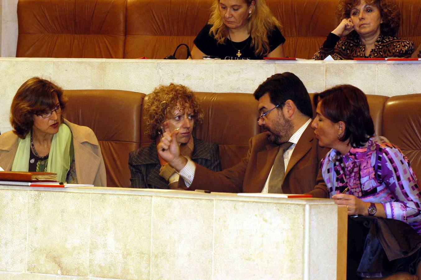 Año 2004. Gorostiaga, en el Parlamento de Cantabria, donde ha pasado gran parte de su vida política.