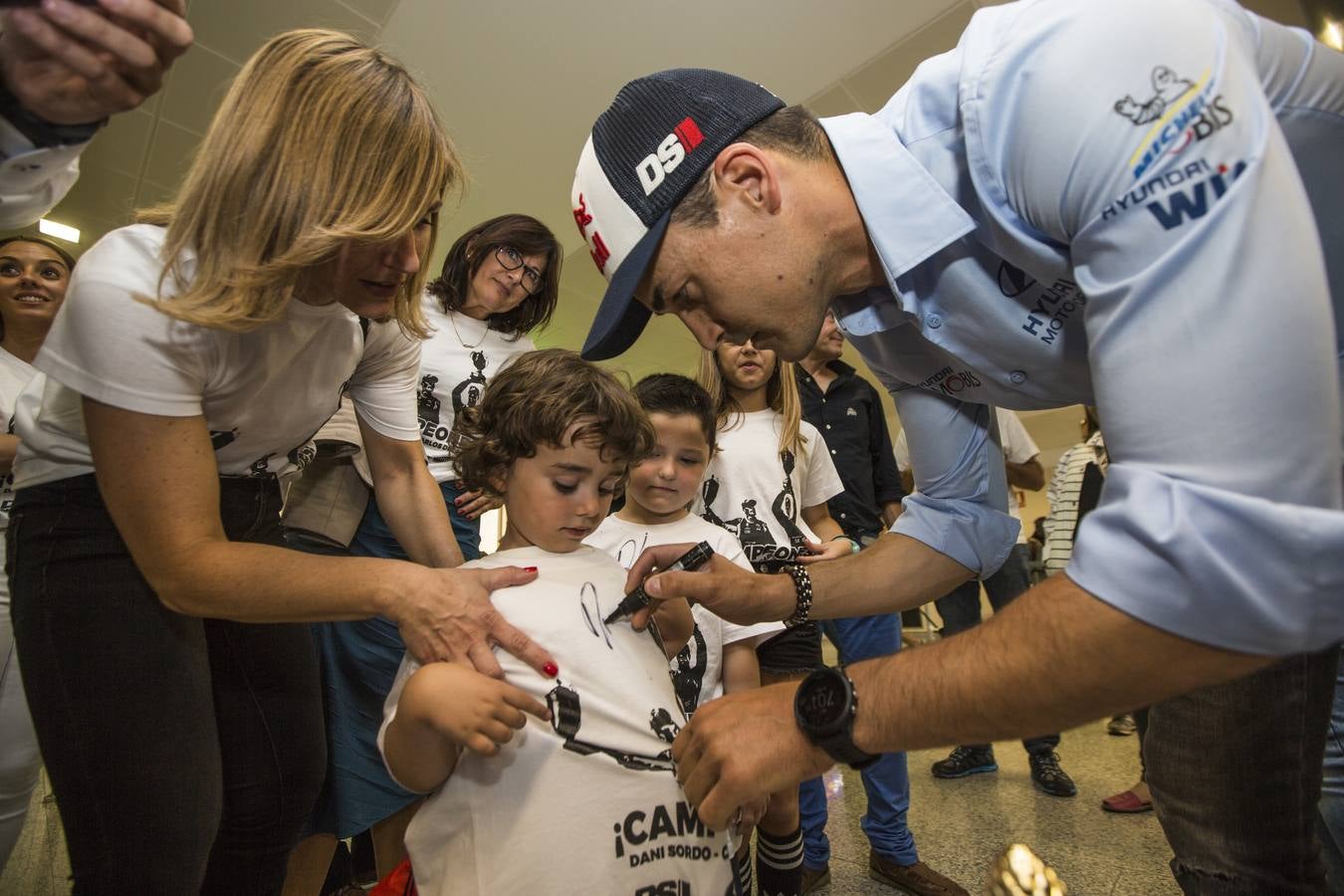 Fotos: Dani Sordo regresa a casa tras su éxito en el Rally de Cerceña