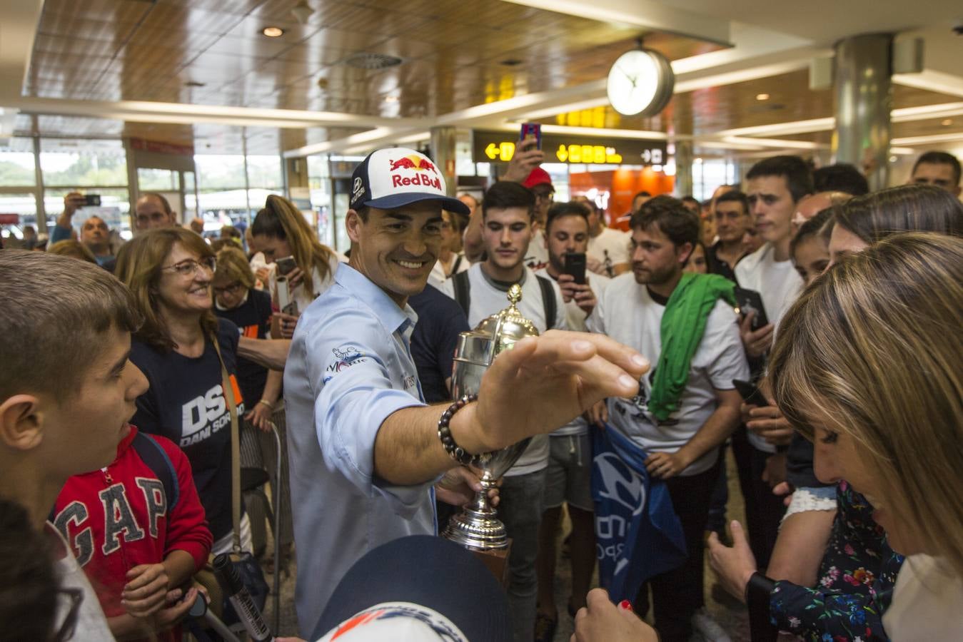 Fotos: Dani Sordo regresa a casa tras su éxito en el Rally de Cerceña